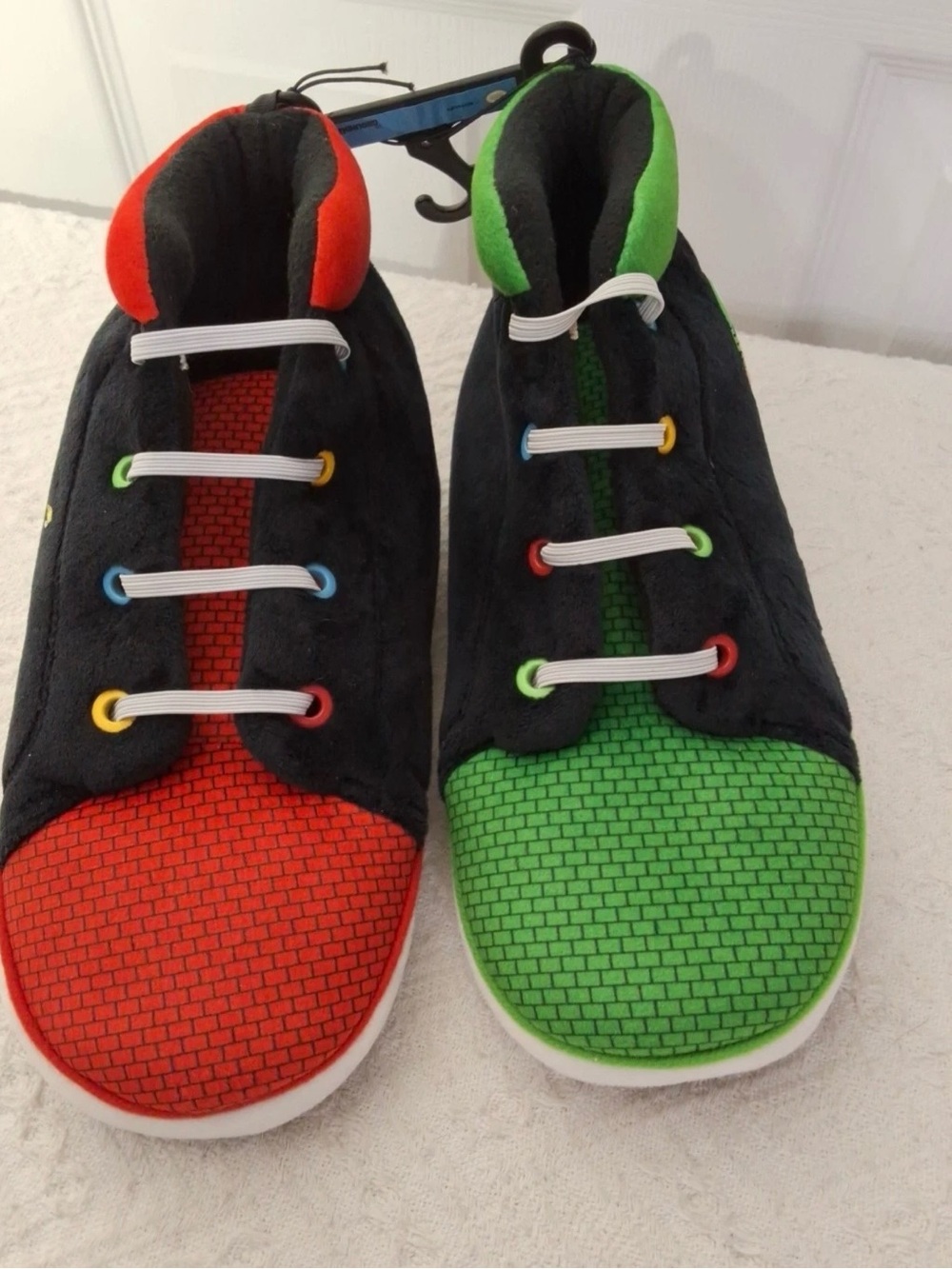 Mario and Luigi Nintendo Slip on in Red and Green size 2/3